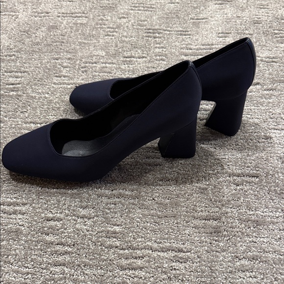 Donald J. Pliner Women's Navy Fabric Block Heel Classic Pumps Shoes Size 8.5M - Picture 2 of 7